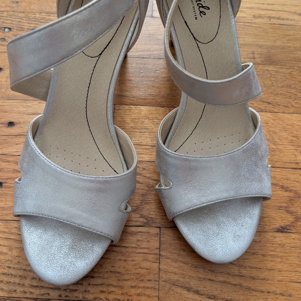 Life Stride Women's Metallic Silver Heels - Picture 3 of 8